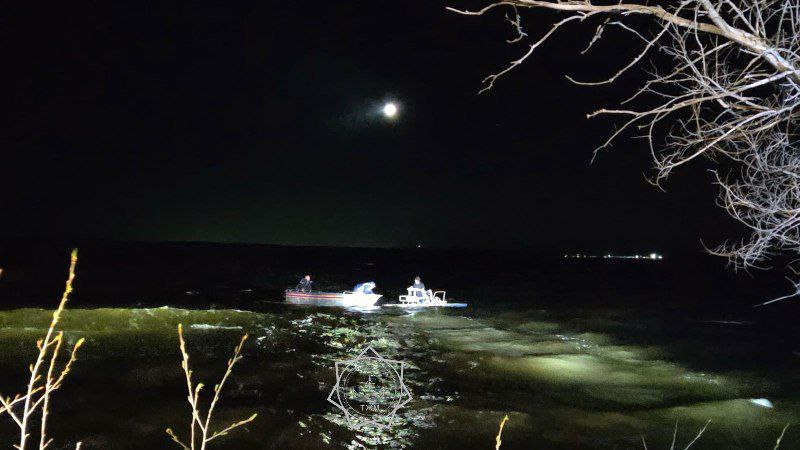В Бурабае детей унесло на катамаране сильным ветром