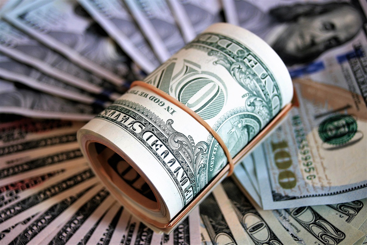 Слабый тенге, сильные продажи: Нацбанк объяснил курсовую динамику