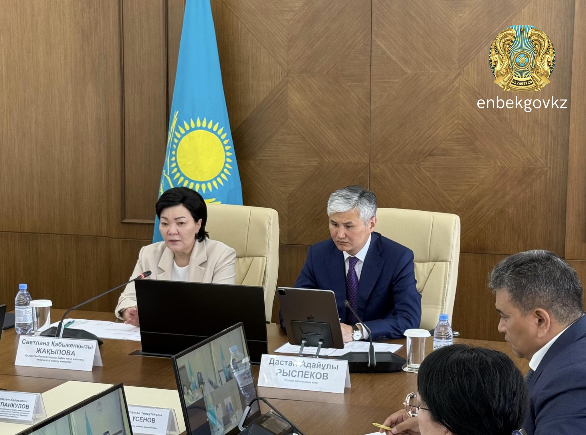 Минтруда вводит пожизненные выплаты и снижает пенсии для работников во вредных условиях