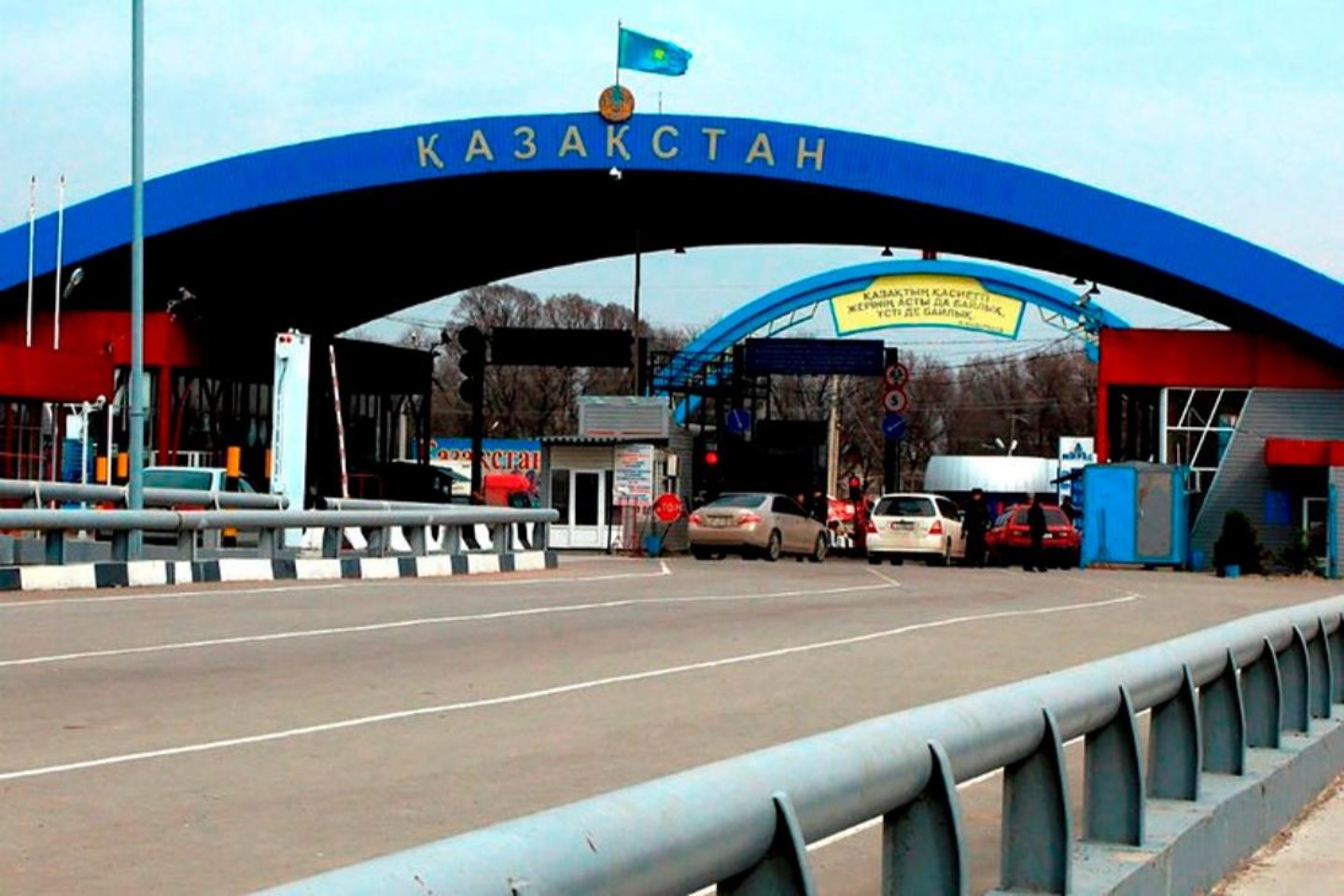 Казахстанцев предупредили о возможных заторах на границе с Россией
