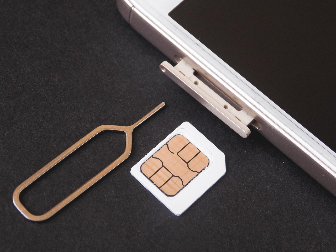 Туристам в Казахстане хотят раздавать бесплатные SIM-карты и шоколад