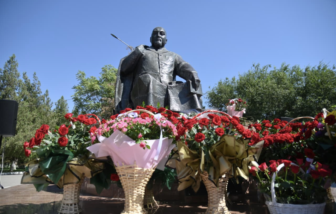 День Абая в Шымкенте превратился в настоящий духовно-культурный праздник