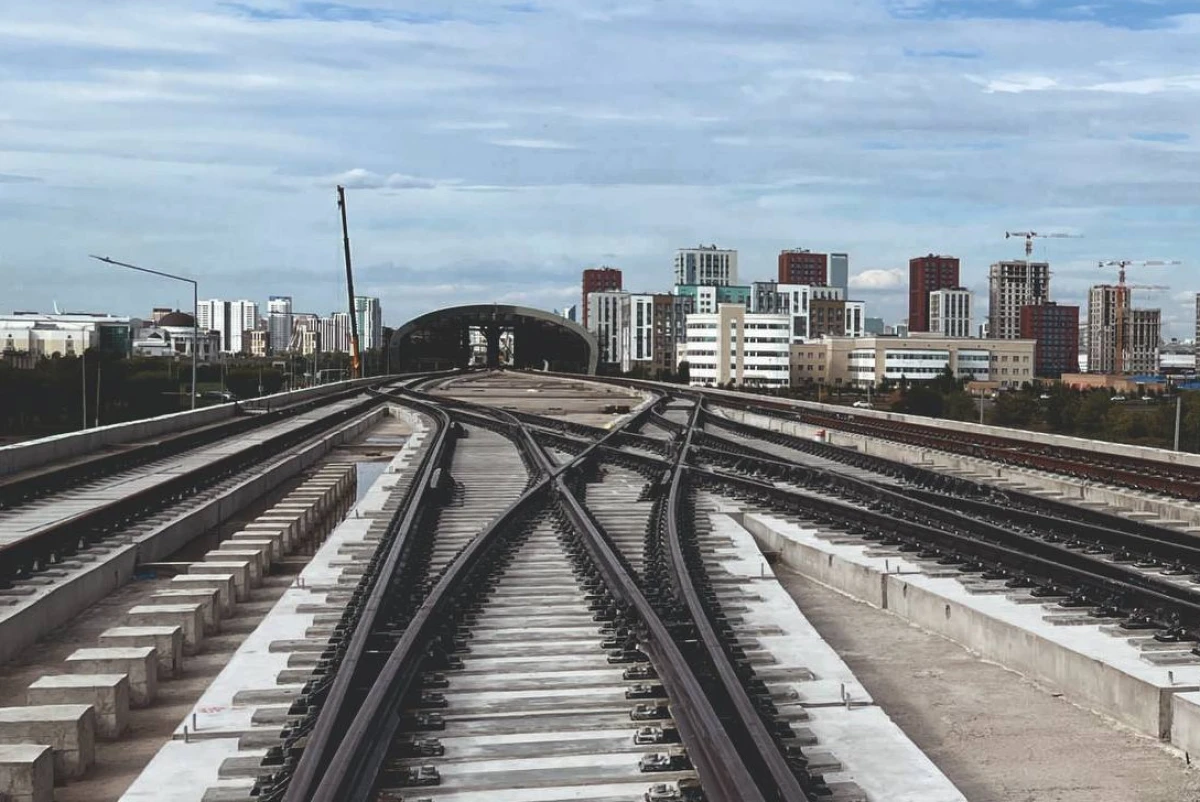 На основной линии LRT в Астане завершили укладку рельсов