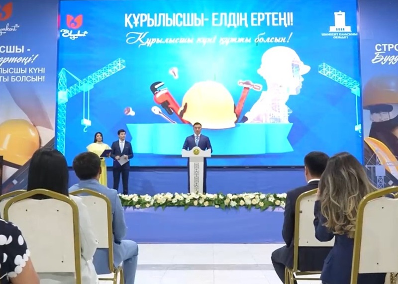 Аким Шымкента поздравил строителей с профессиональным праздником