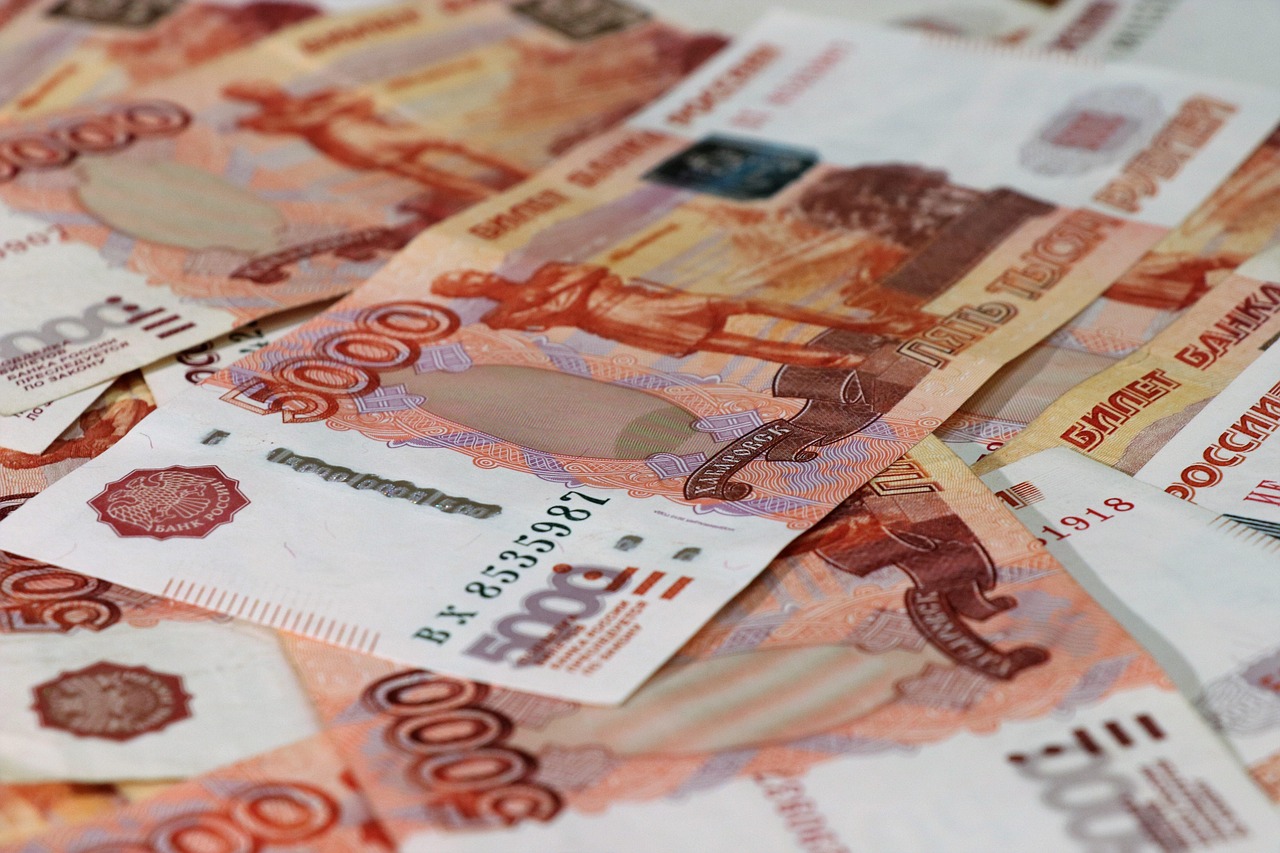 У казахстанских обменников «задержались» рубли на 100 млн долларов