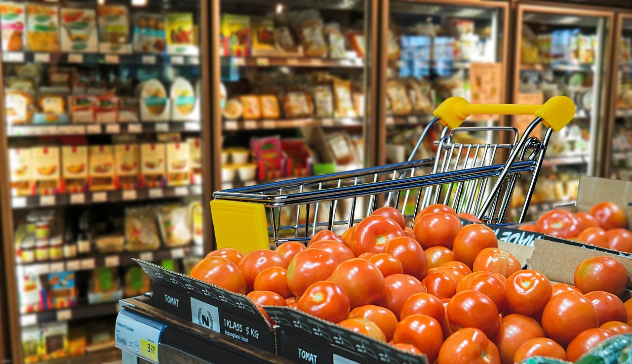 Инфляция набирает обороты: продукты и коммуналка снова дорожают в Казахстане