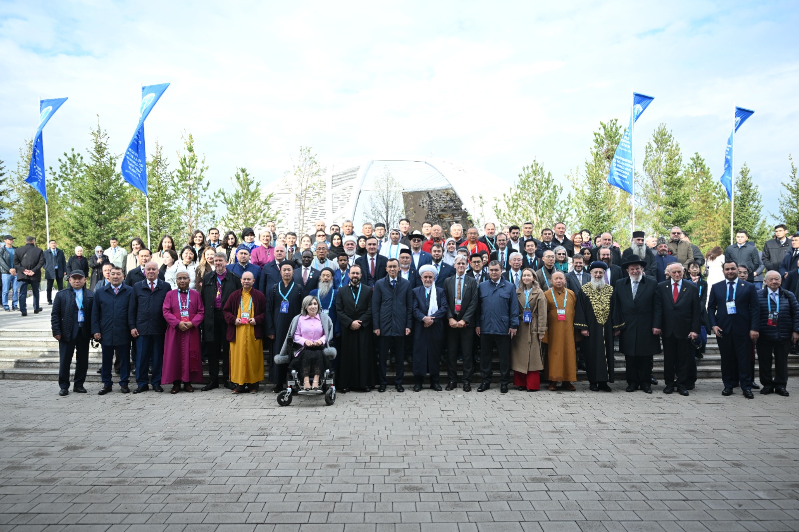 Әлемдік және дәстүрлі діндер көшбасшылары съезіне қатысушылар Бейбітшілік және келісім саябағын ашты