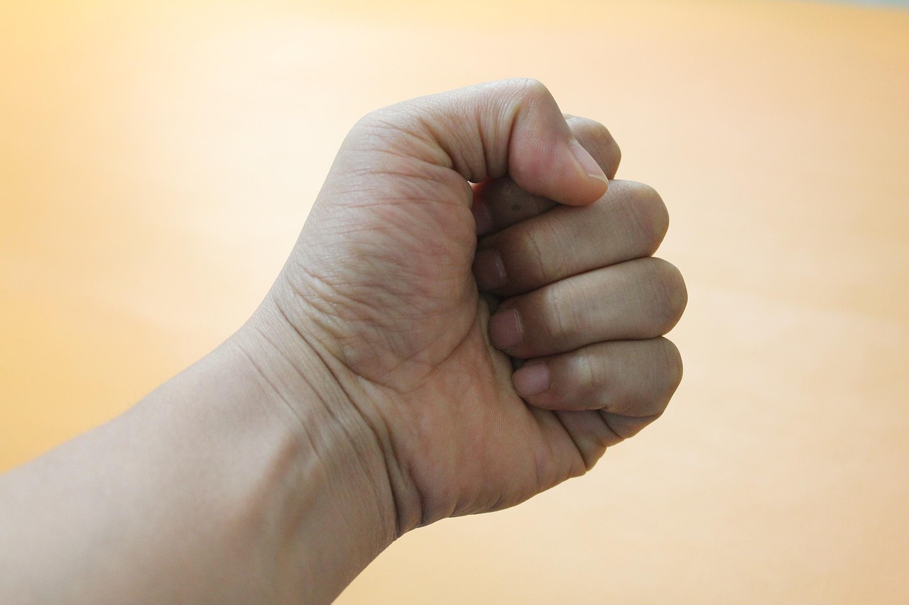 В Костанае медработник жестоко избил пожилого мужчину