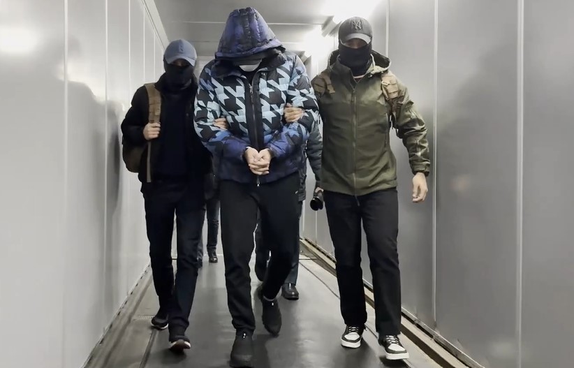 Скрылся на 17 лет: казахстанец, обвиняемый в убийстве, доставлен из Литвы