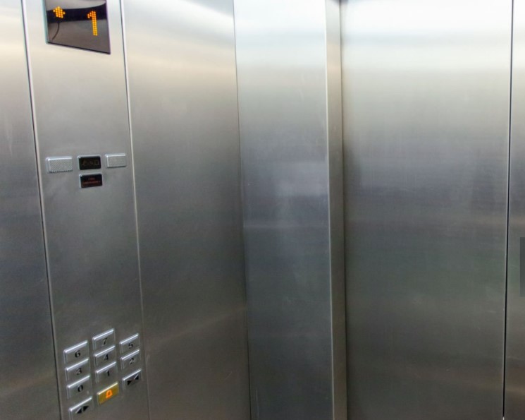 Лифт сорвался в одном из ЖК Астаны: один человек погиб