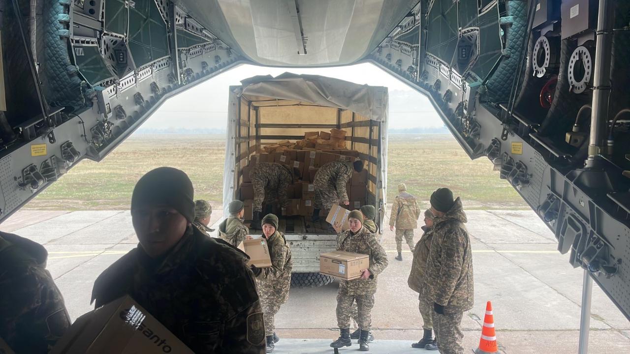 Казахстан направил гуманитарный груз в Афганистан