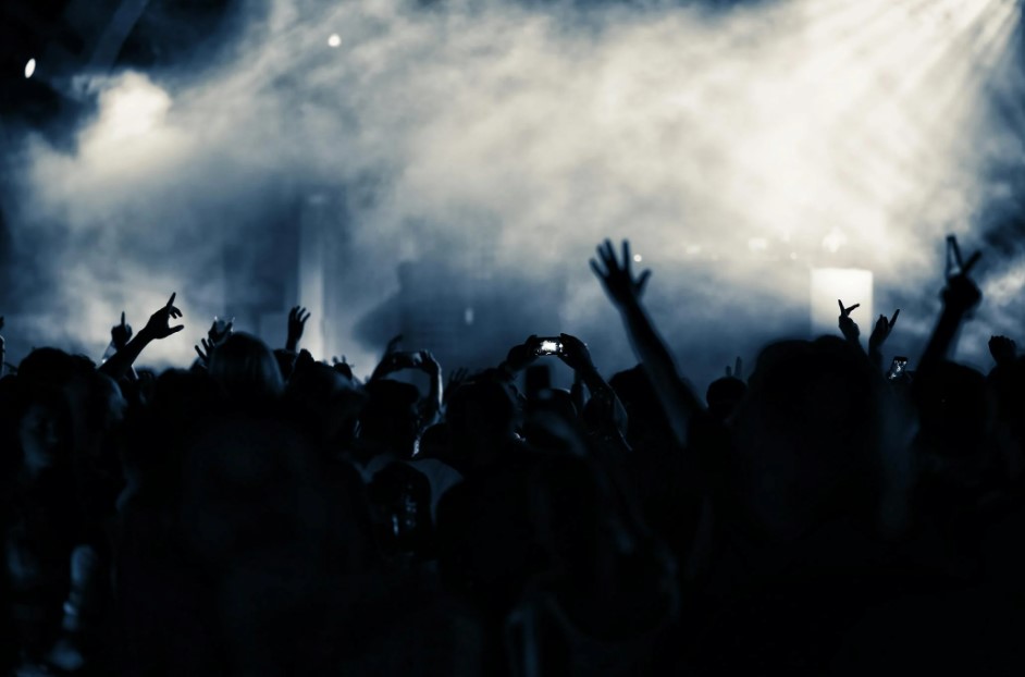 В Астане изъяли баллоны «веселящего газа» и закрыли ночной клуб