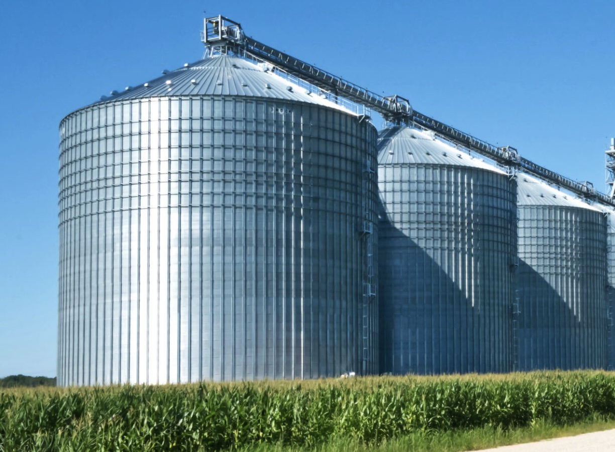 В СКО работница упала в зернохранилище и погибла