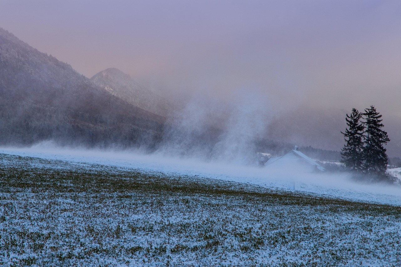 В Казахстане ожидаются дожди, снег и гололед из-за циклона