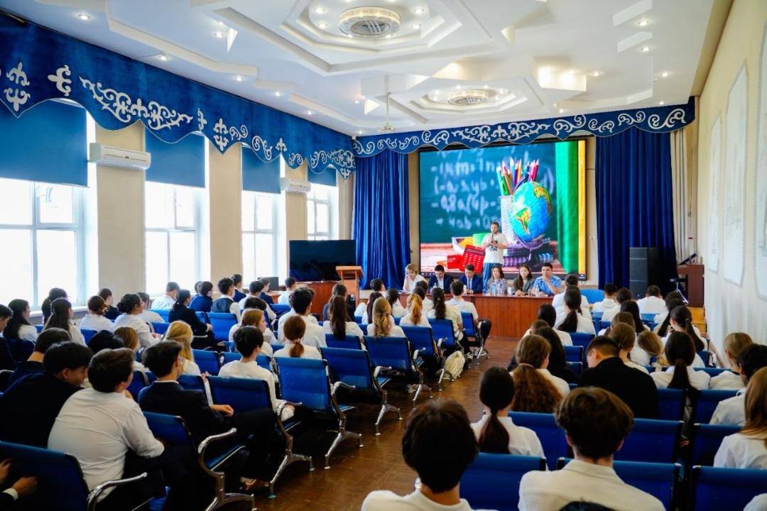 В школах Астаны усиливают меры по профилактике буллинга среди детей