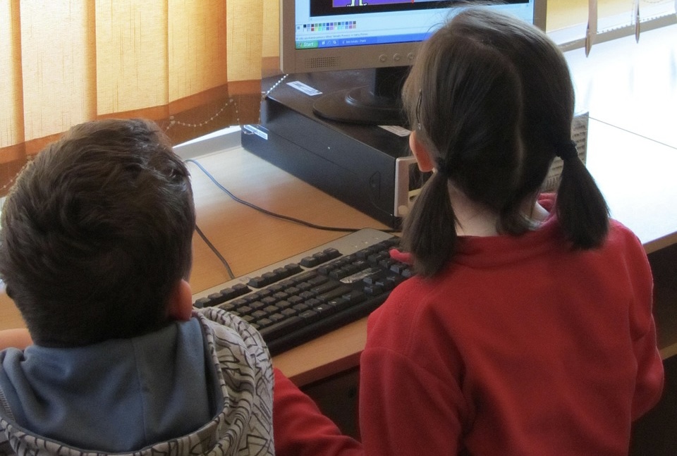 Часть школьников Астаны перевели на дистанционное обучение из-за погоды