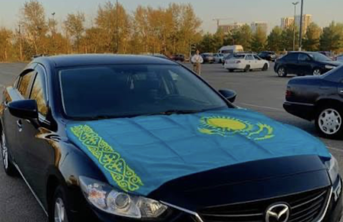 МВД разъяснило правила использования государственного флага на автомобилях