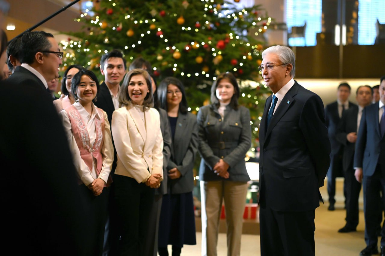 Токаев провел встречу с казахстанскими специалистами в Японии