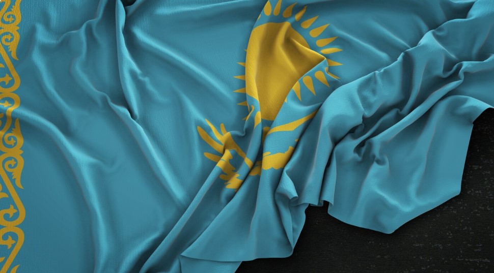 Флаг на авто - не нарушение: Минкультуры прокомментировало обсуждение в соцсетях