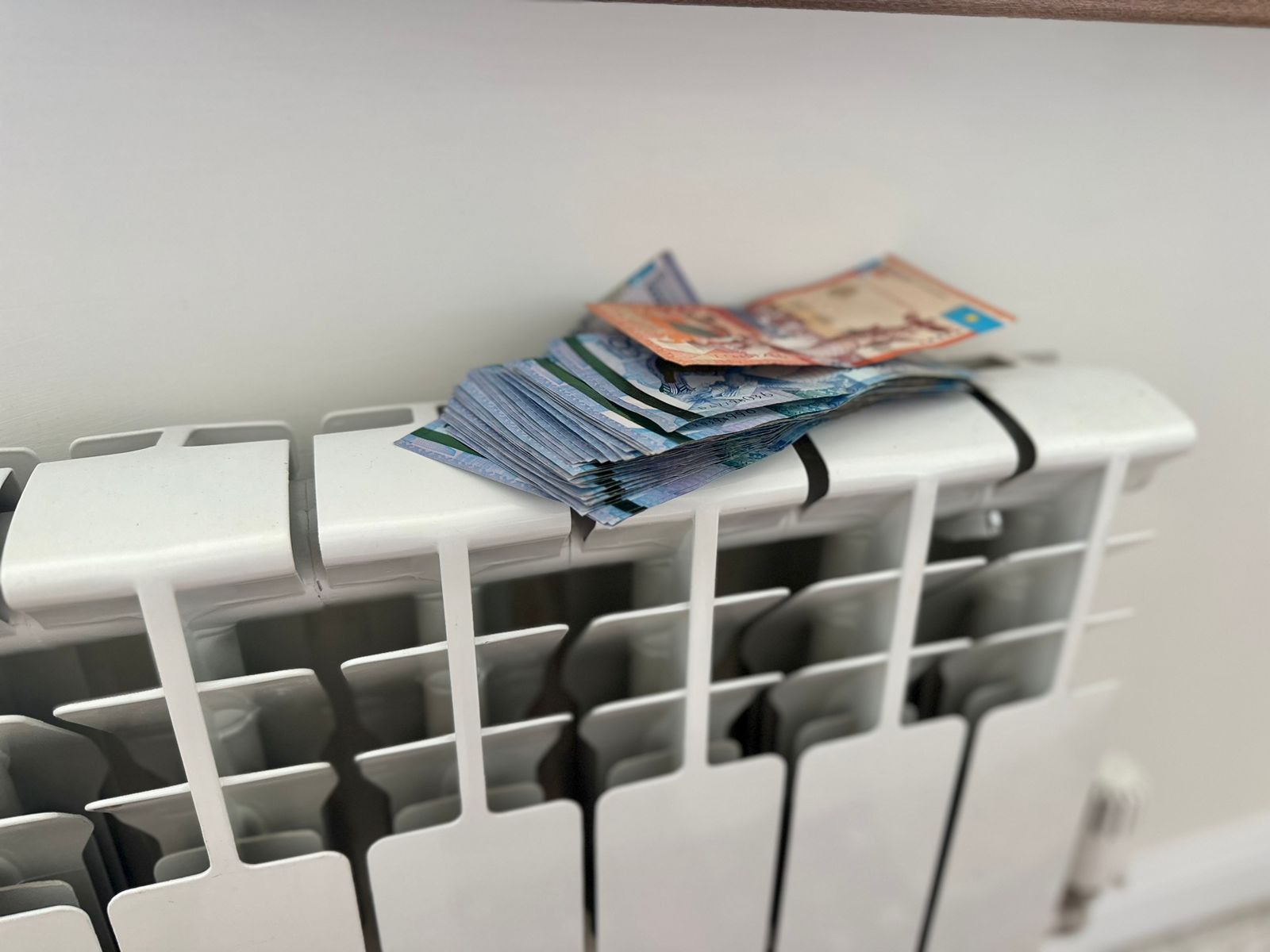 Тарифы на коммуналку в Казахстане: как формируется цена за свет, тепло и воду?