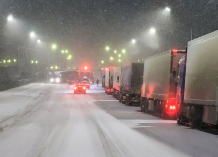 Сложная дорожная обстановка ожидается в 12 регионах Казахстана