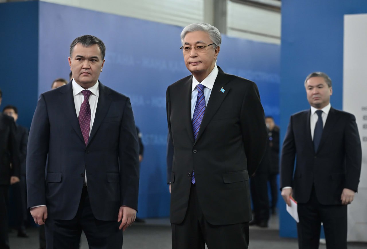 Токаев ознакомился с работой предприятий обрабатывающей промышленности в Астане