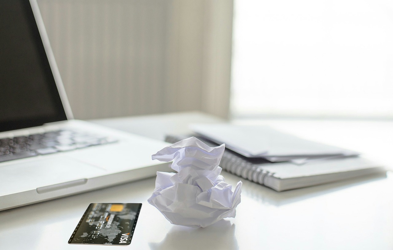 В Актобе менеджер банка оформляла кредиты на пенсионеров без их согласия