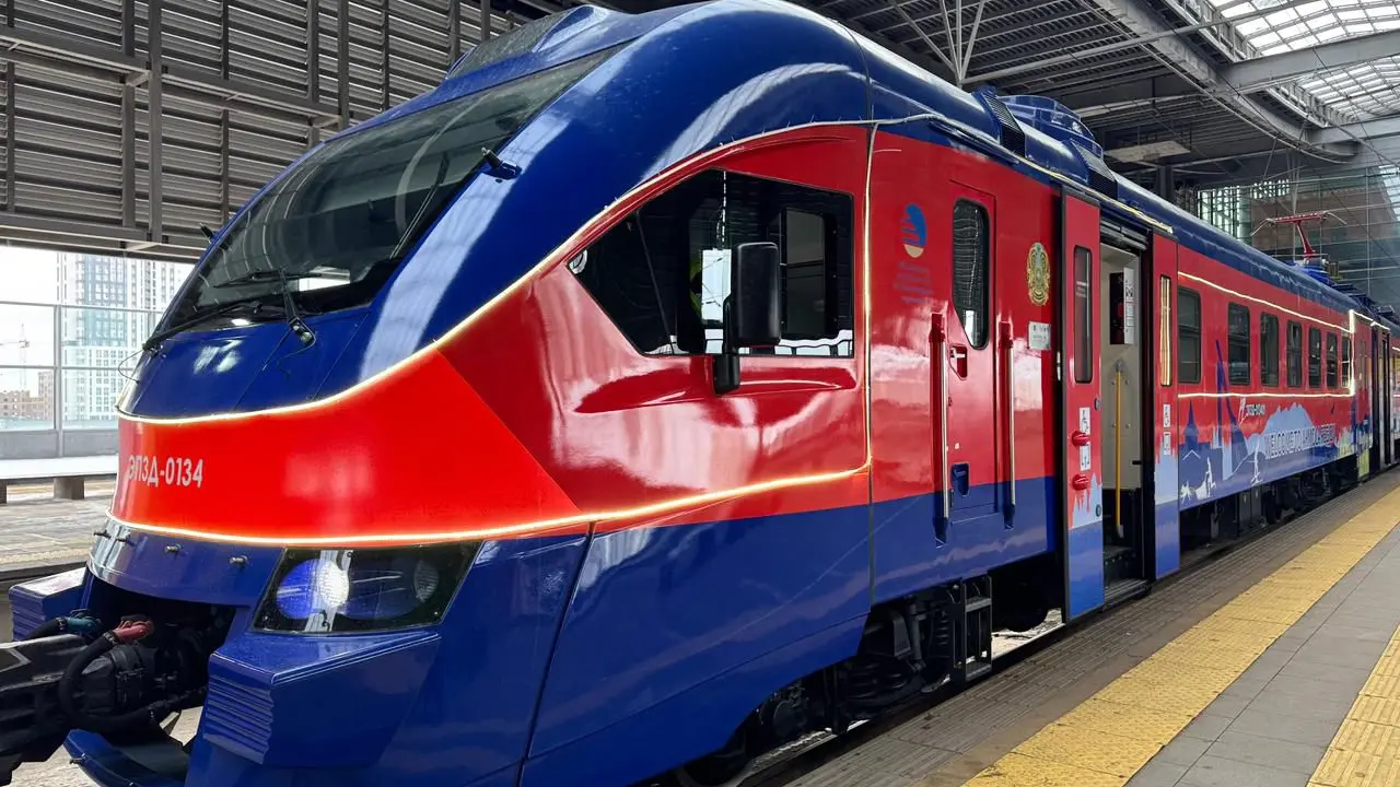 В Казахстане запустили дополнительные поезда из-за ограничений на дорогах