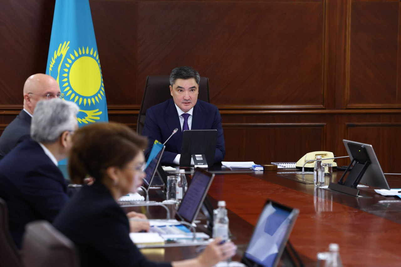 «Нужен ли нам такой бизнес?» — Бектенов жестко высказался о субсидиях частным школам и клиникам