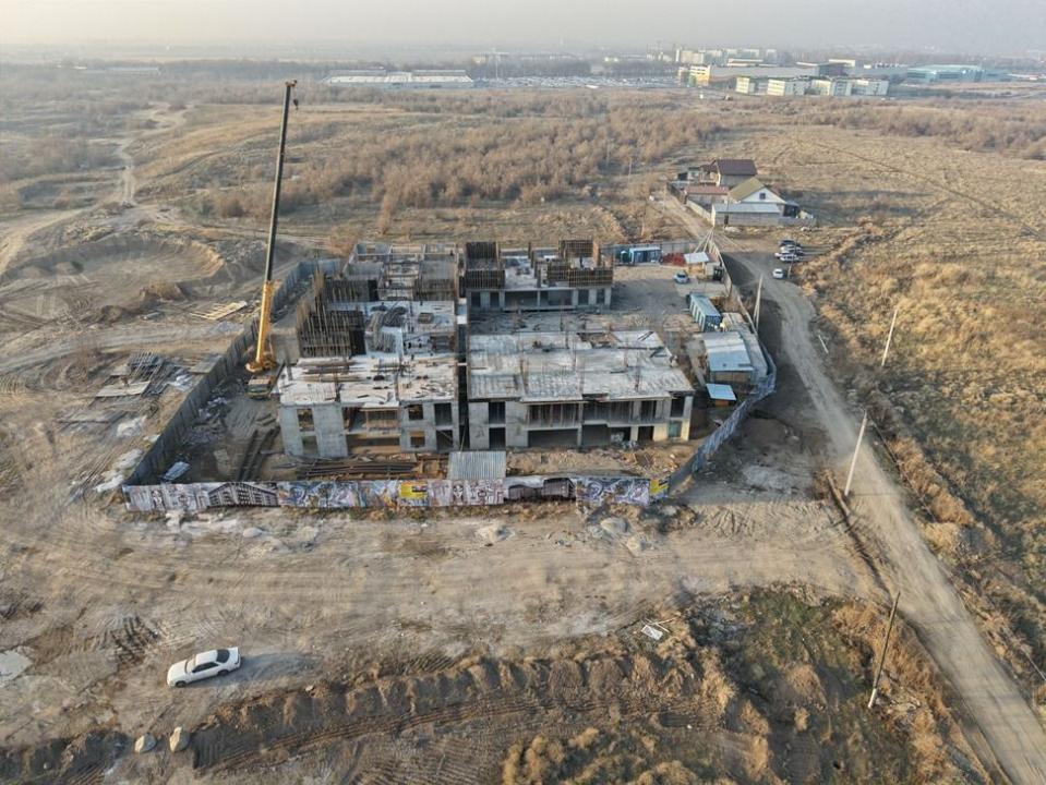 В Алматы остановили стройки рядом с аэропортом