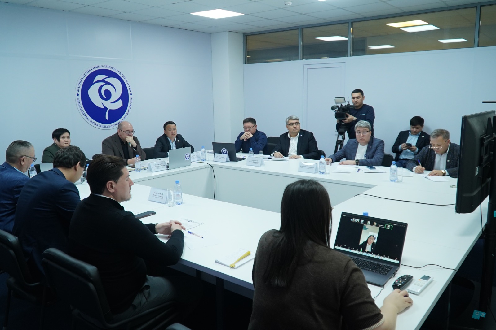 ЖСДП мүшелері Конституцияның жаңа жобасын талқылады