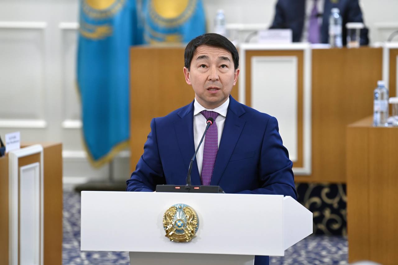 Заңда көзделген мерзімнен артық ұстауға болмайды: жаңа Конституция жобасындағы 18-бап нақтыланды