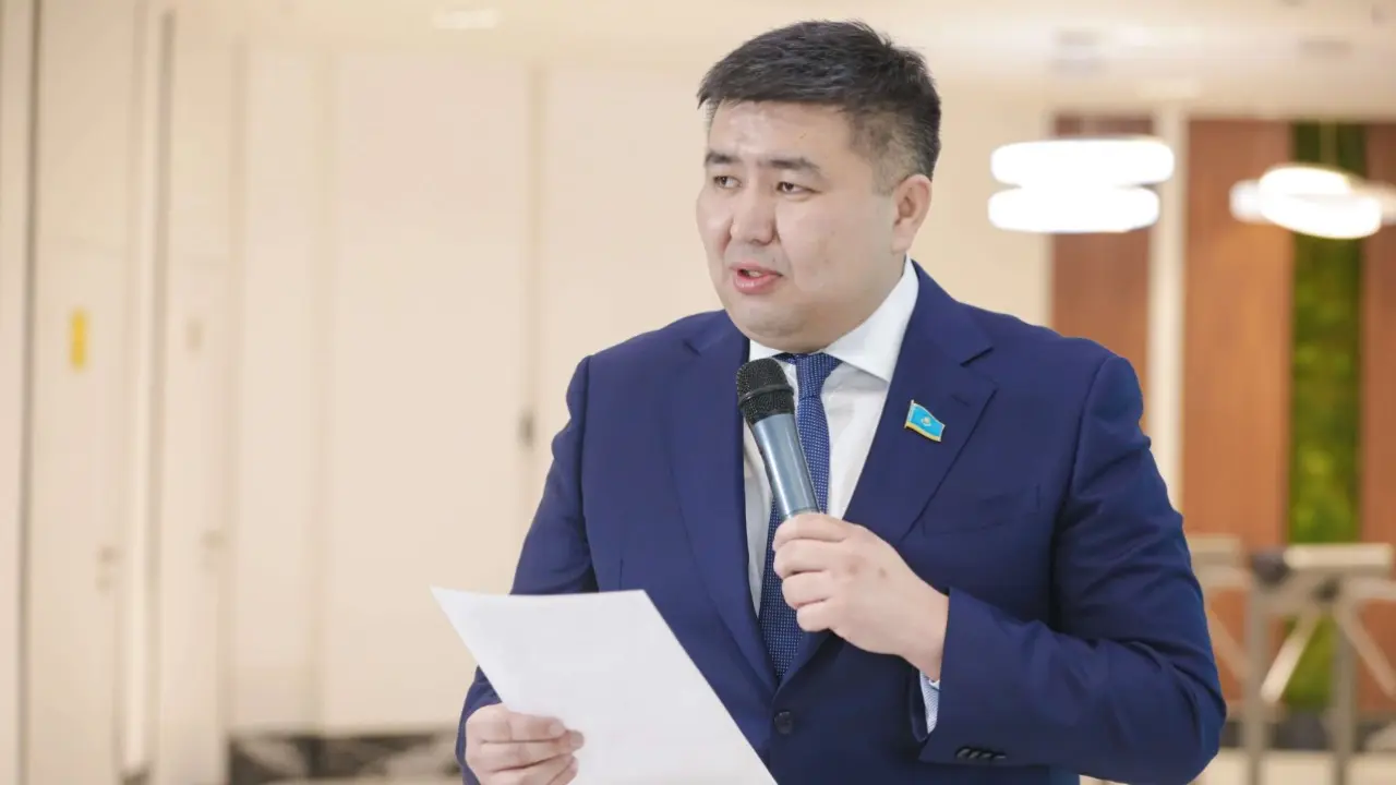 Депутат Бейсенбаев получил должность в Администрации президента