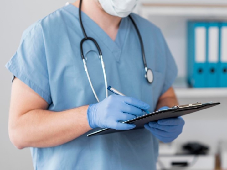 Медики больше не будут перерабатывать тайно: закреплены новые права