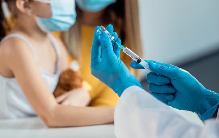 В Казахстане полностью перешли на электронный учет вакцинации населения