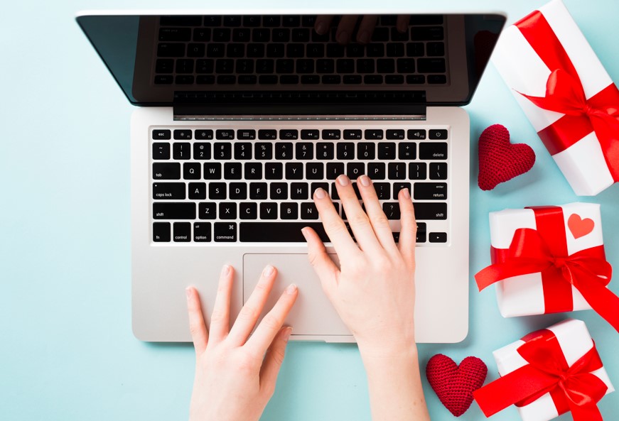 В МВД рассказали, как не потерять деньги, покупая подарки онлайн