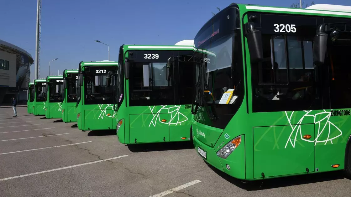 По Алматы разъезжали автобусы с водителями без прав и медсправок