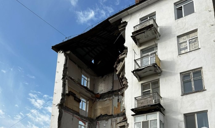 Дом не выдержал: в Балхаше обвалилась часть многоэтажки