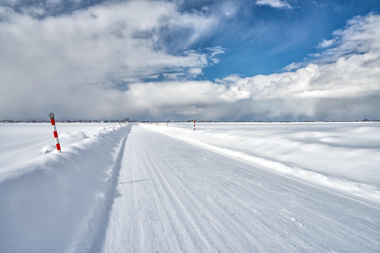 Трагедия на трассе в ВКО: водитель дорожной службы погиб после смены