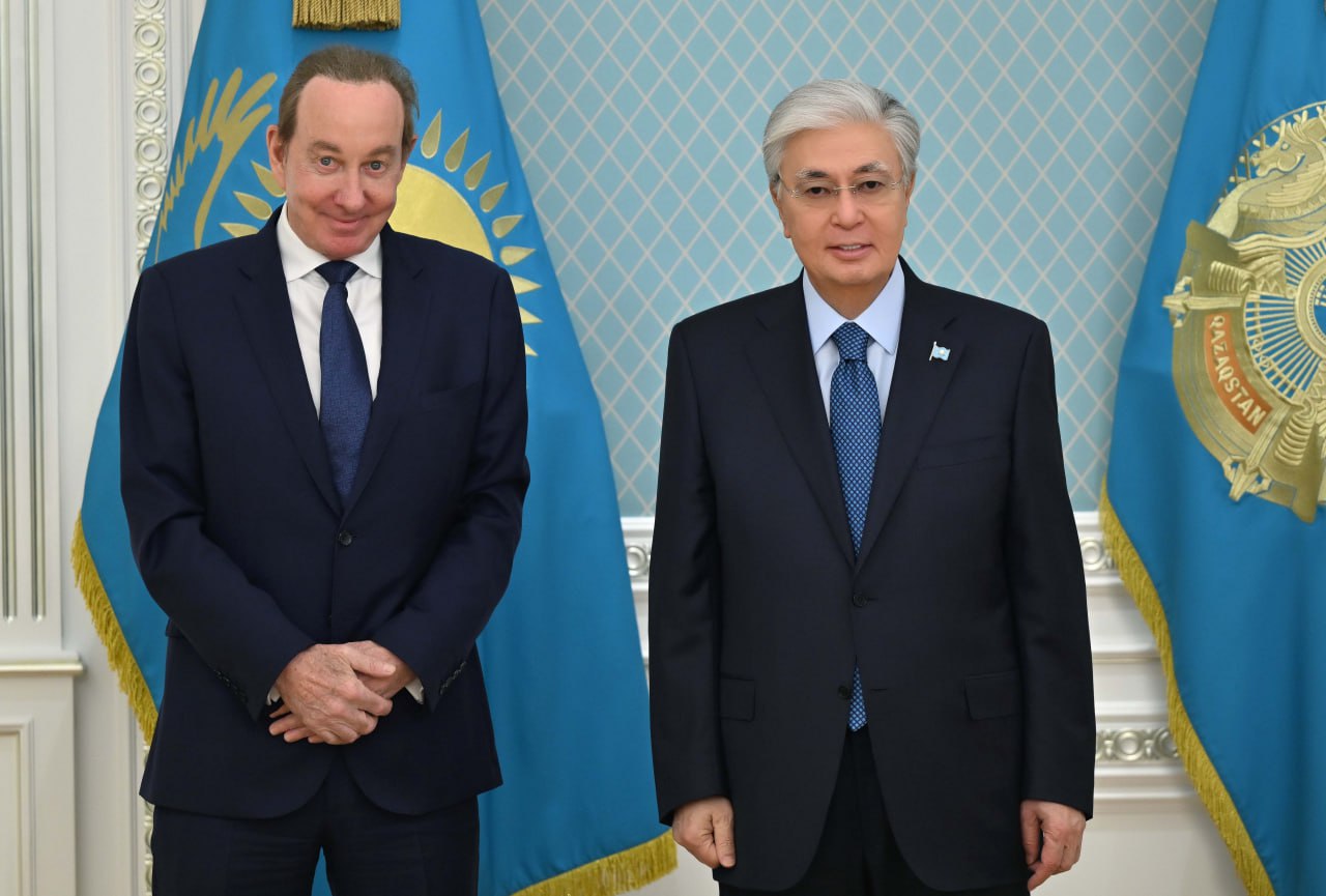 Прямые рейсы в США и новые самолеты: Токаев встретился с Фостером