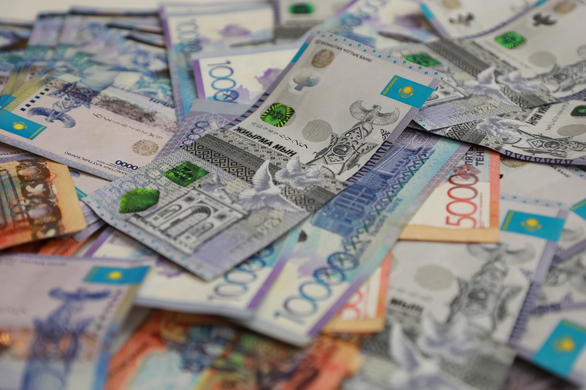 Минтруда опровергло фейк о выплате 432 500 тенге казахстанцам