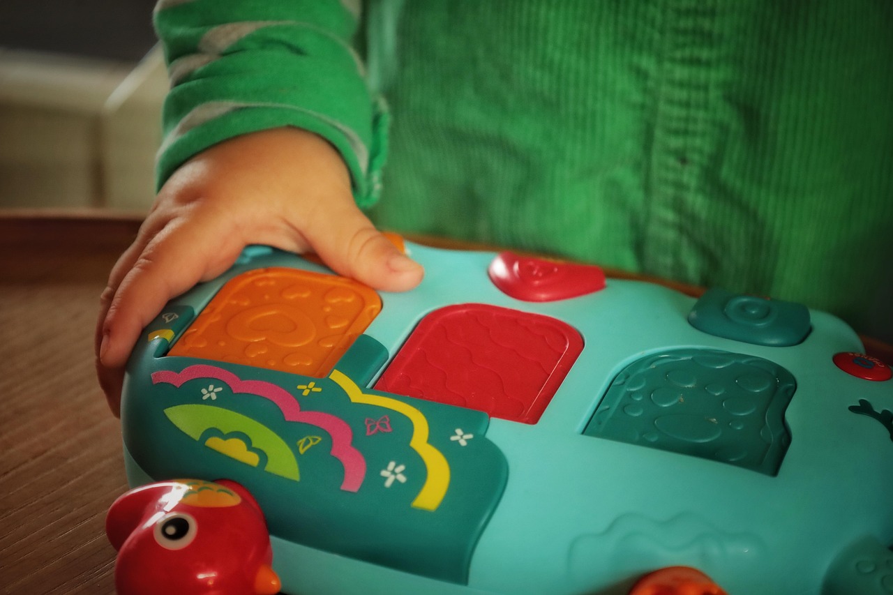 Жестокое видео из детского центра в Алматы: начато расследование