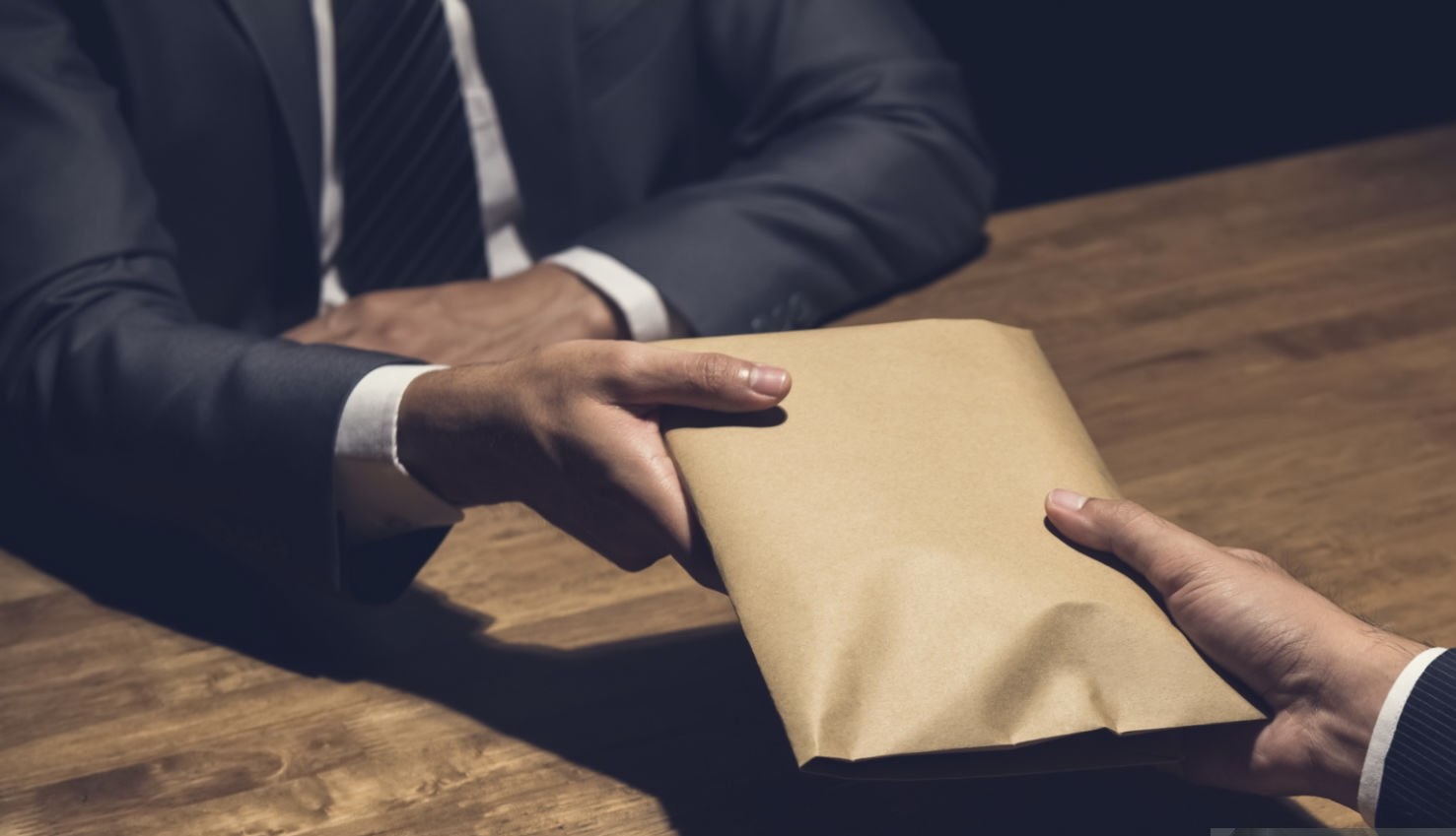 Главу филиала «дочки» КТЖ подозревают во взятке