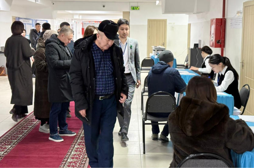 Жители Мангистау активно идут на участки референдума