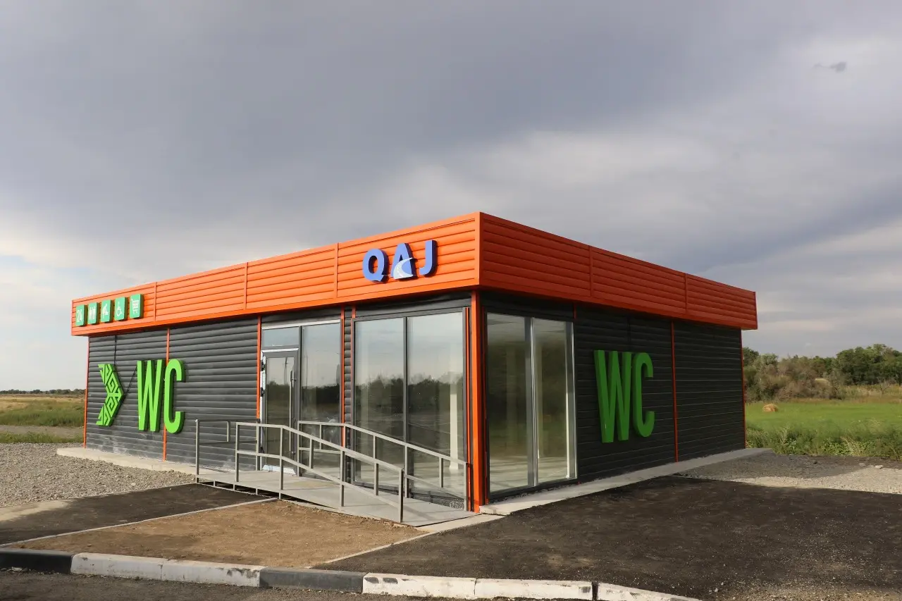 Директора филиала уволили после инцидента с закрытым туалетом на трассе Астана – Щучинск