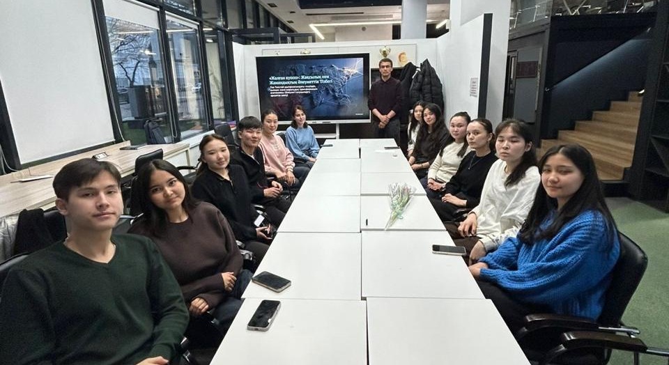 Аудитория мен мінбер: Докторанттың күнделігінен