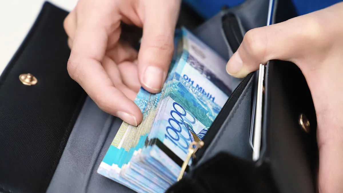 Минтруда показало «миллионеров рынка вакансий»: кто просит до 4 млн тенге?