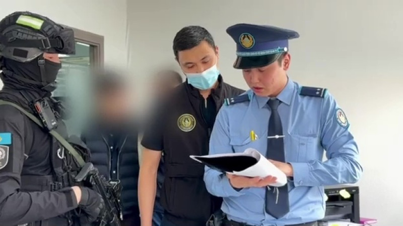 Платные «помогаки» в ЦОНе Актобе попались полиции