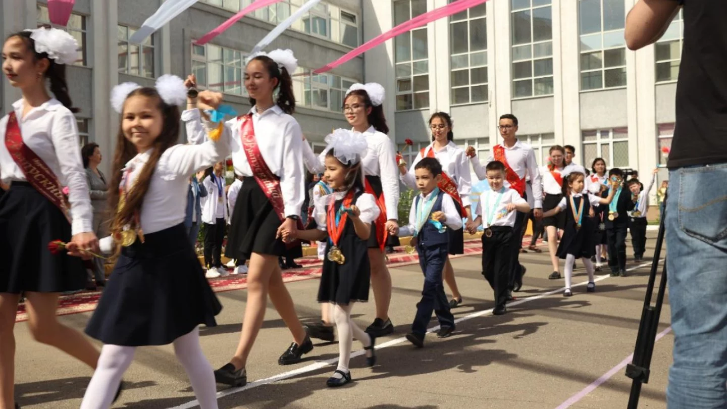 В Казахстане ужесточили правила проведения школьных выпускных