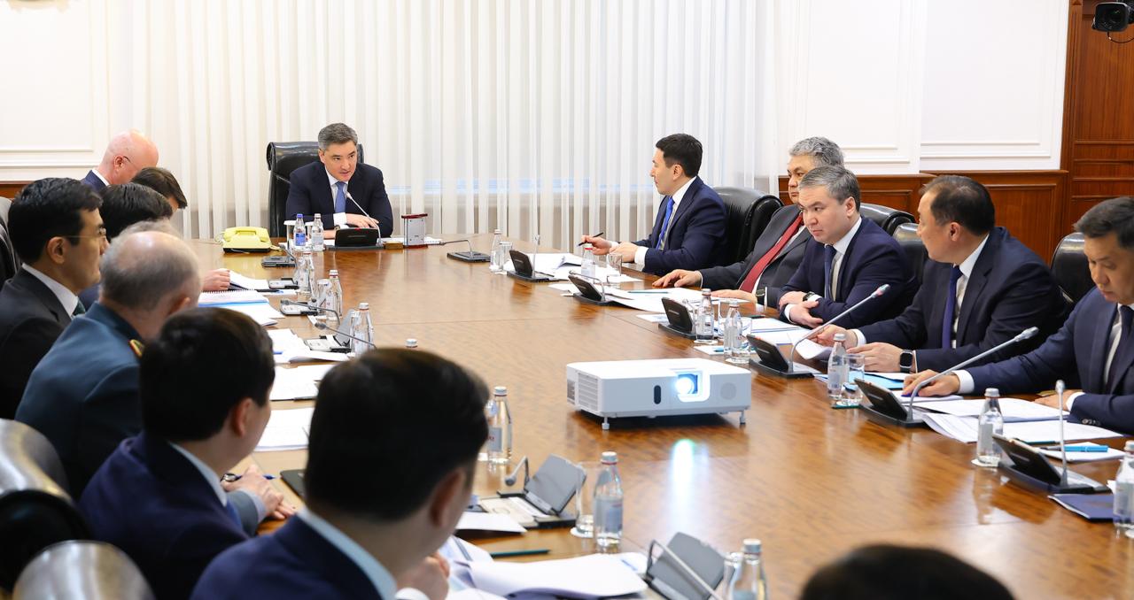 Бектенов раскритиковал темпы модернизации транспорта и потребовал ускорить проекты